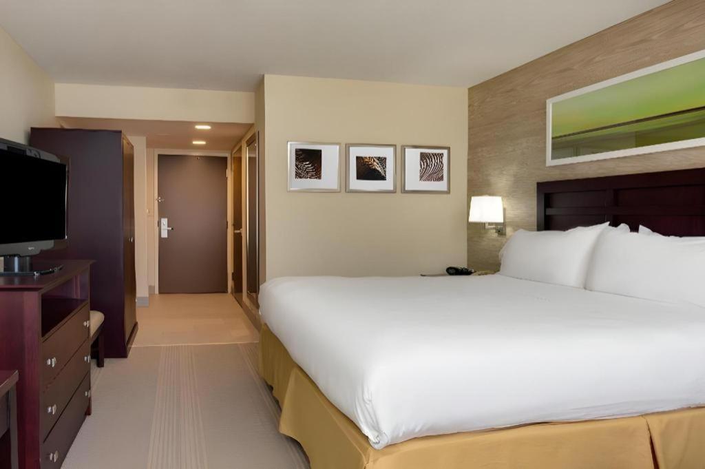 Holiday Inn Express Wilkesboro By Ihg Exterior photo