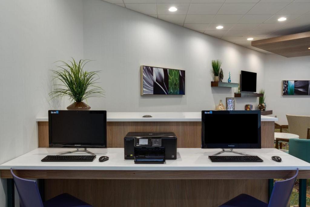 Holiday Inn Express Wilkesboro By Ihg Exterior photo