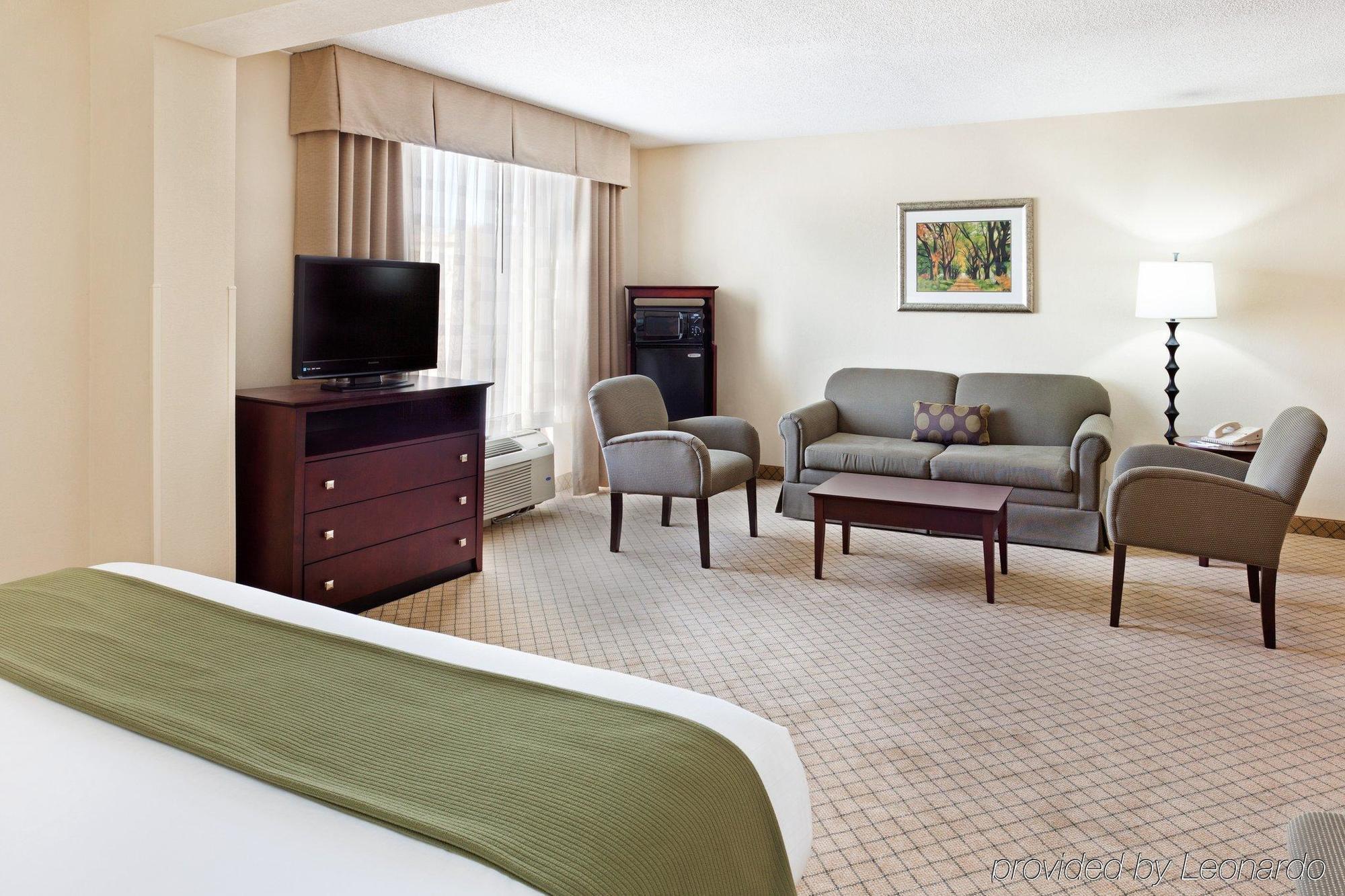 Holiday Inn Express Wilkesboro By Ihg Room photo