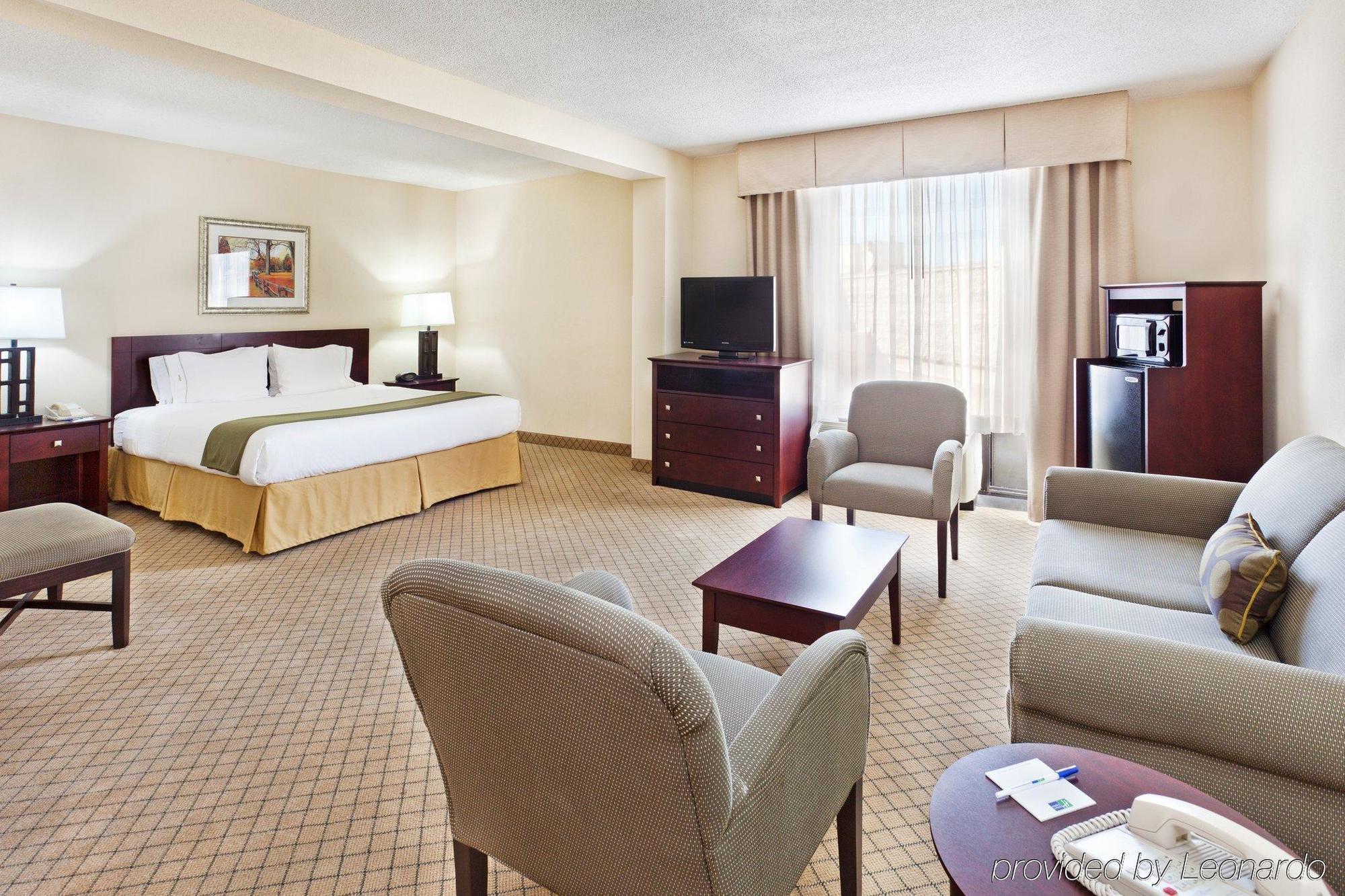 Holiday Inn Express Wilkesboro By Ihg Room photo